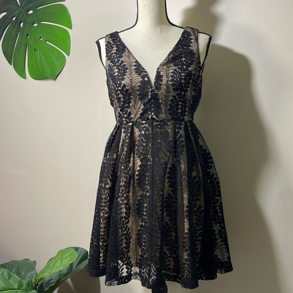 Lulu’s All of My Heart Black Lace Skater Dress size XS - Picture 6 of 13